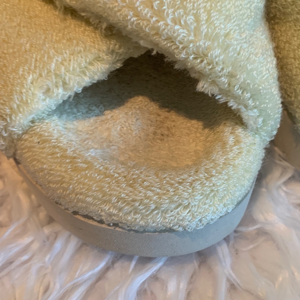 UGG yellow Plush Slippers - Picture 8 of 11